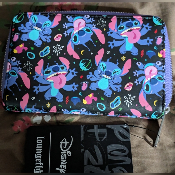 Loungefly Disney's Lilo and Stitch Stitch Alien Space Wallet - Picture 5 of 10